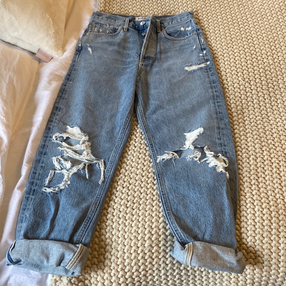 New without tags. Never worn. Loose fit around legs. Size 25. Agolde brand